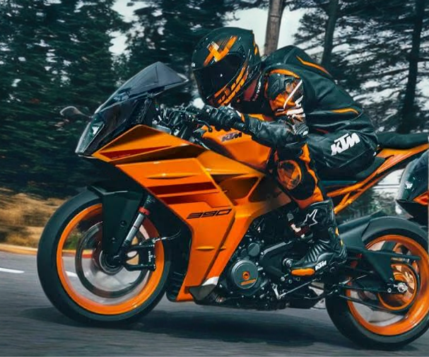 KTM RC 390: मात्र इतने लाख मे लॉन्च हुई। जबरदस्त पॉवर और शानदार फीचर्स के साथ