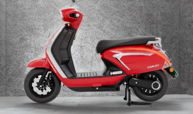 Komaki XR7 Electric Scooter Launch: मात्र 90,000 मे मिलेगी 322 किलोमीटर की रेंज