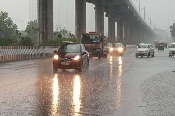 Delhi Weather : मौसम विभाग का दिल्ली मे येलो अलर्ट बरसेंगे जमकर बादल आंधी और तूफान की संभावना
